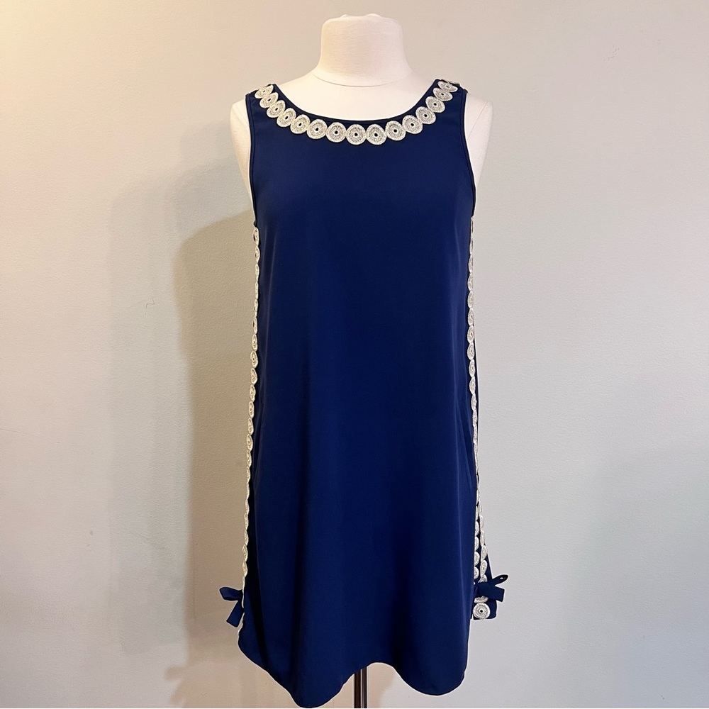 Lilly Pulitzer Stella Shift Dress Size 8 Navy w/Gold Crochet Lace Side Bows NWOT